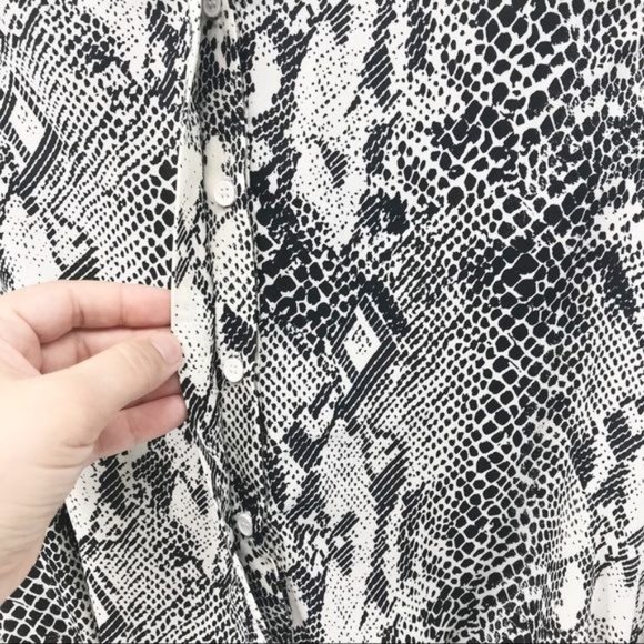 M by Marled Snake Print Hidden Button Blouse Cardigan Size Medium NWT - Picture 5 of 9